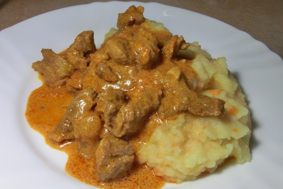 Как вкусно приготовить гуляш из свинины с подливкой пошагово Как вкусно приготовить гуляш из свинины с подливкой пошагово