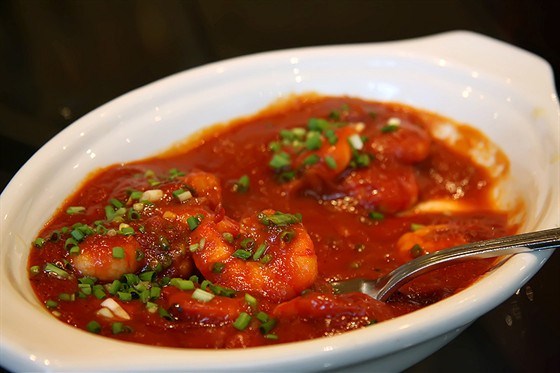 Креветки с каперсами и томатным соусом