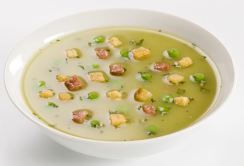 Гороховый суп с беконом и сухариками
