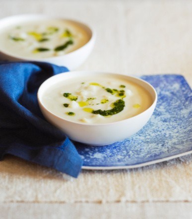 Молочный суп с клецками и цветной капустой