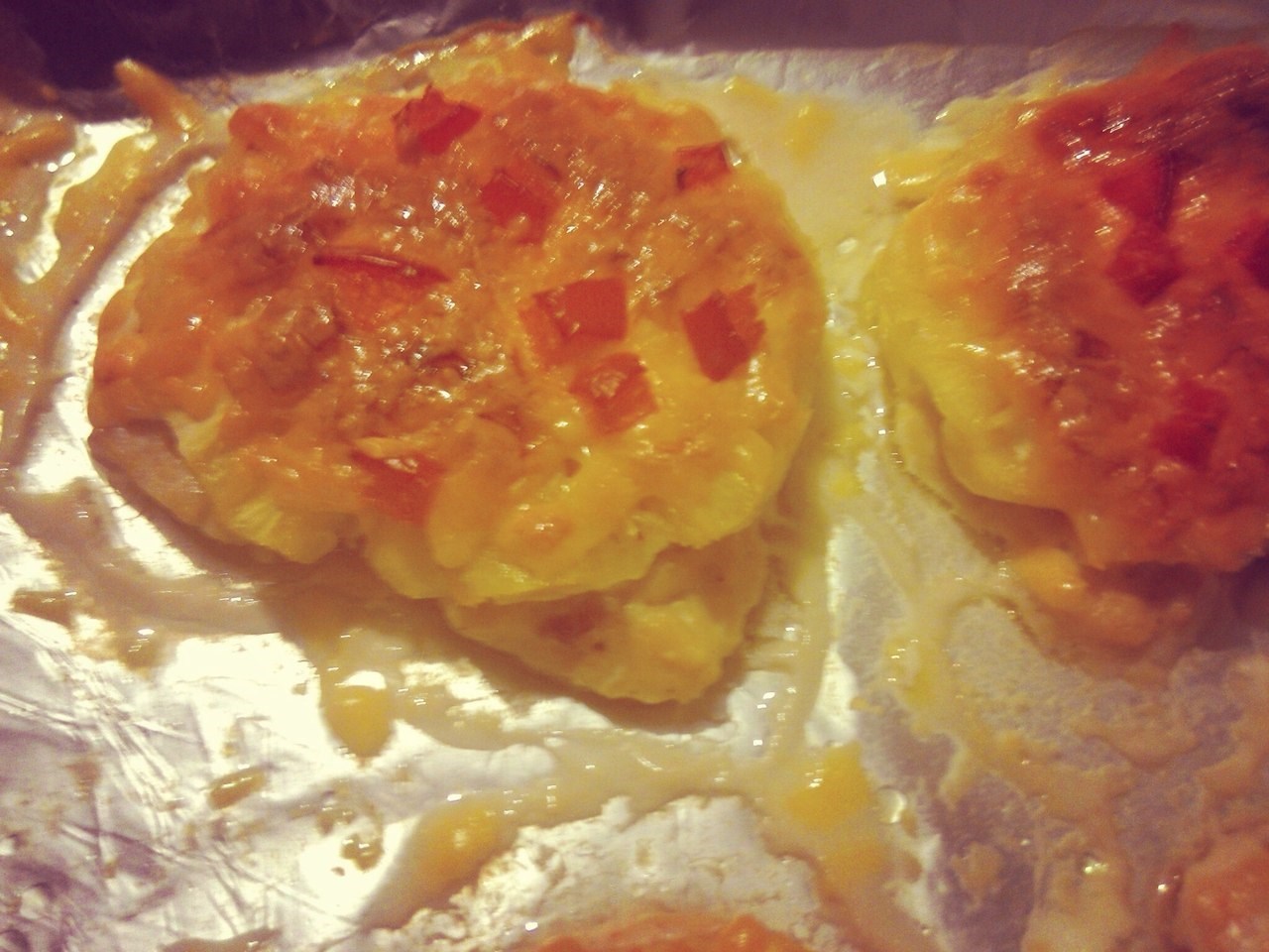 Куриная грудка с ананасами запеченая под сыром