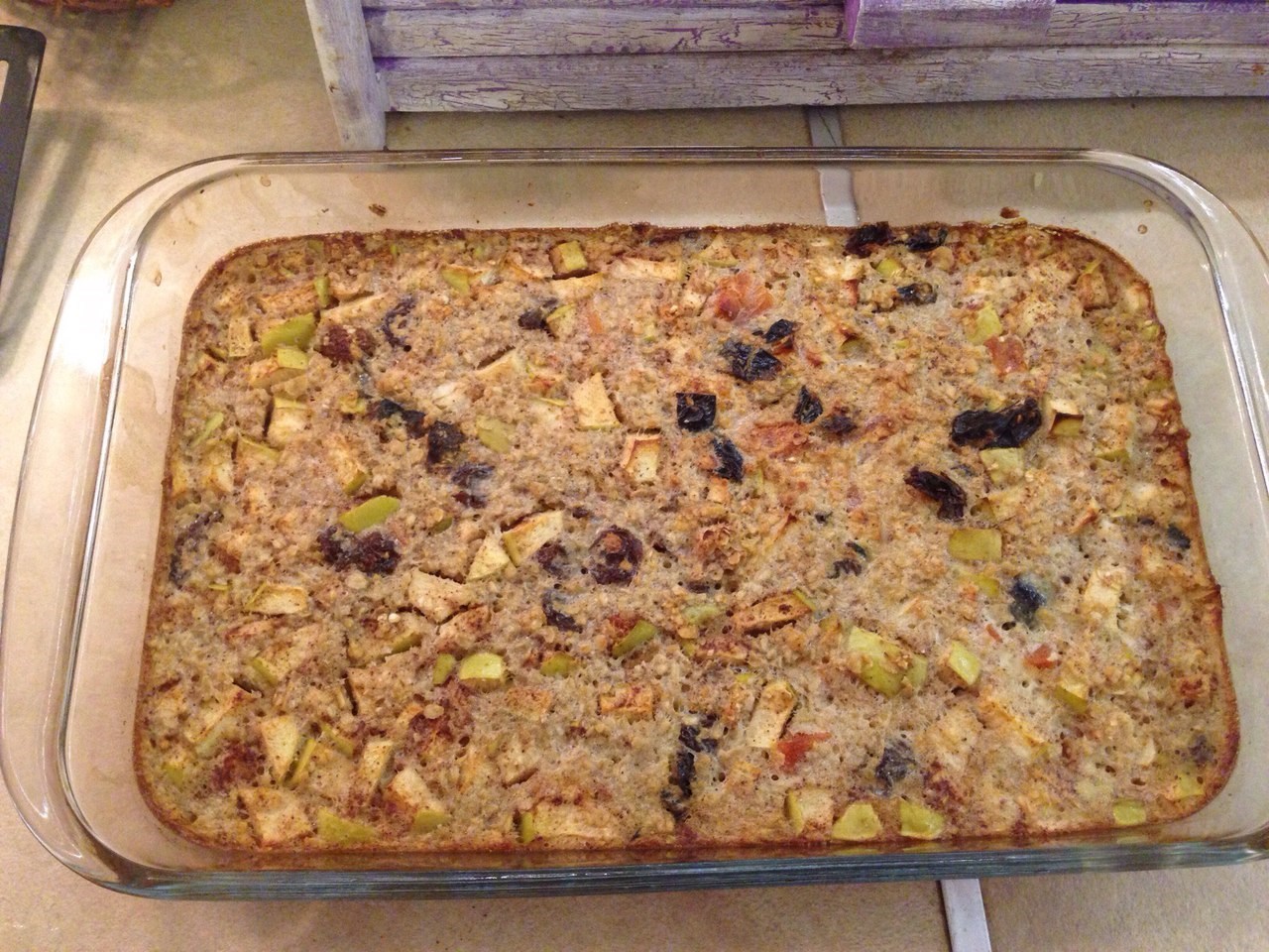 Овсянка, запечёная с яблоками, корицей и сухофруктами