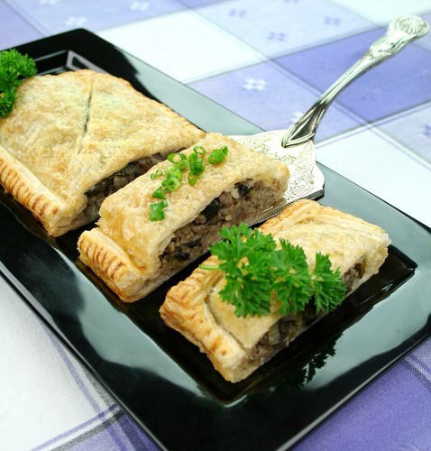 Штрудель с грибами и луком