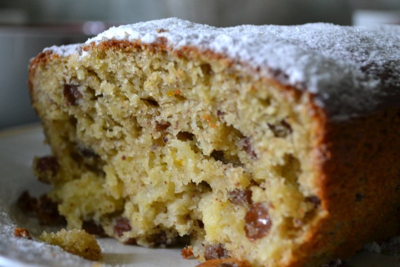 Кекс с ананасом и изюмом
