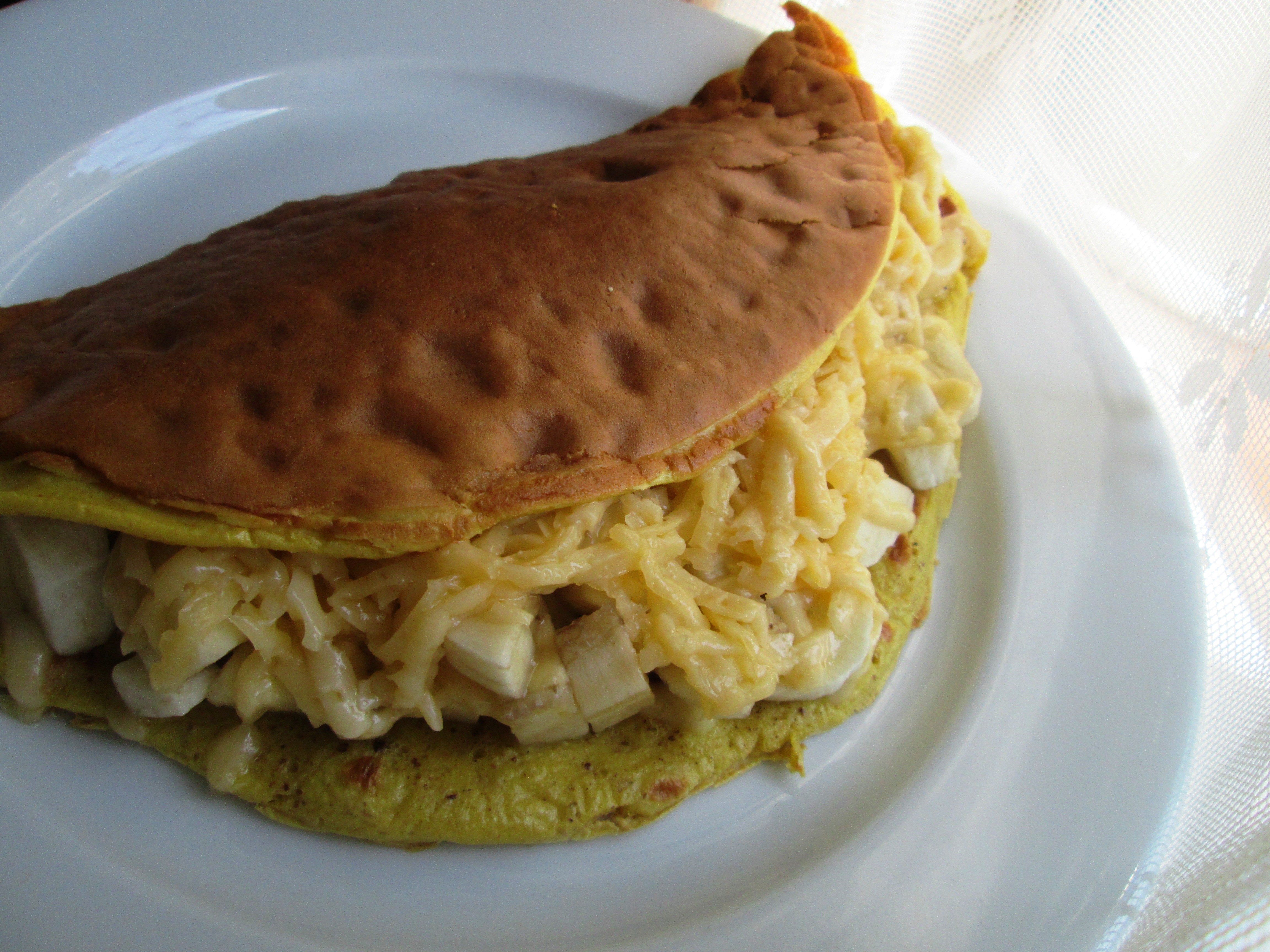 Овсяный блин с бананом и сыром