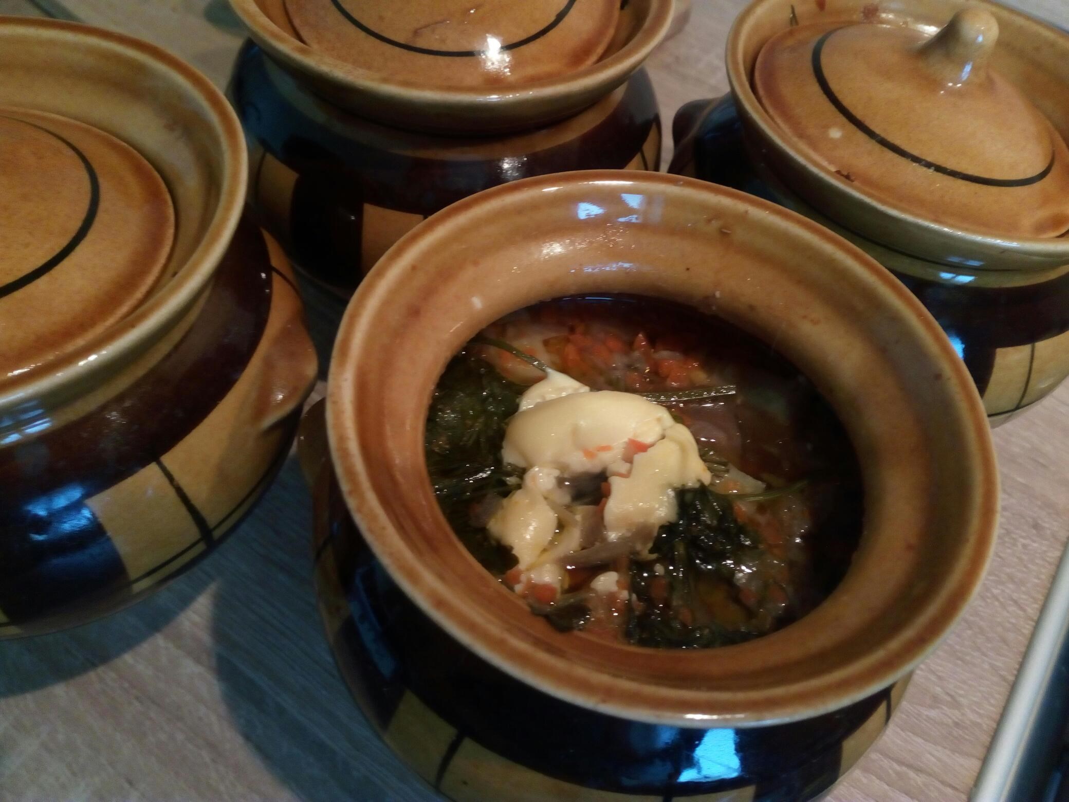 Курица в горшочках с картошкой и грибами