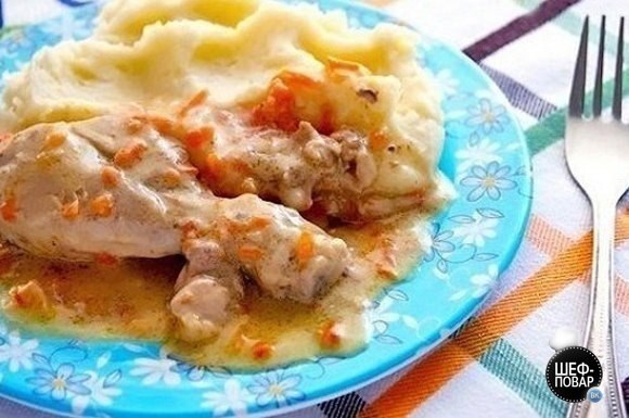 Курица в молочно-сметанном соусе с грибами