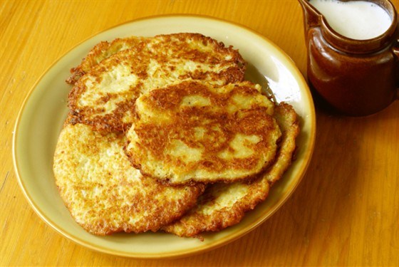 Индийские лепешки с цукини и кориандром