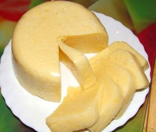 Домашний сыр с чесноком и укропом