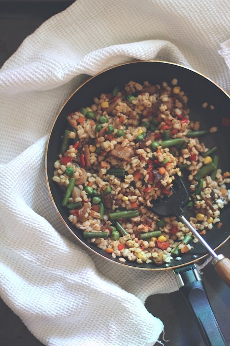 Перловка с лесными грибами и овощами