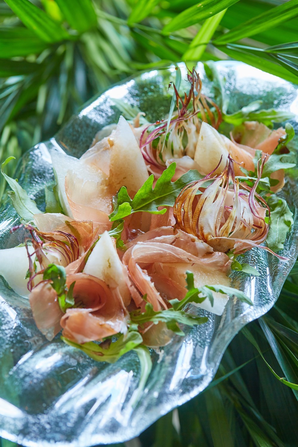 Медовая дыня с пармской ветчиной и хрустящей рукколой