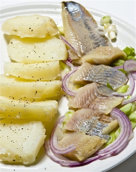 Сельдь с картофелем и маслом