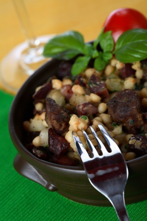 Рагу из баранины с курагой, черной смородиной и картофелем