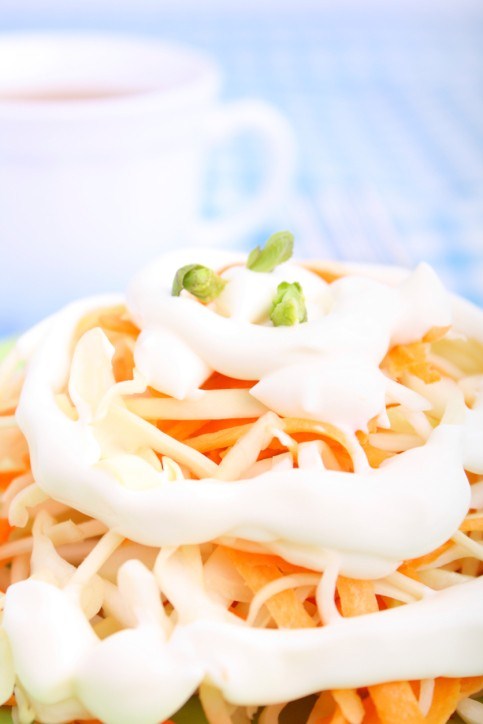 Салат из моркови с чесноком