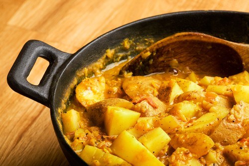 Картофельный карри с нутом