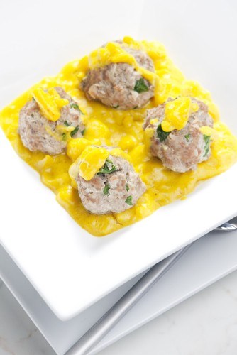 Куриные котлеты с киноа и яблочным соусом