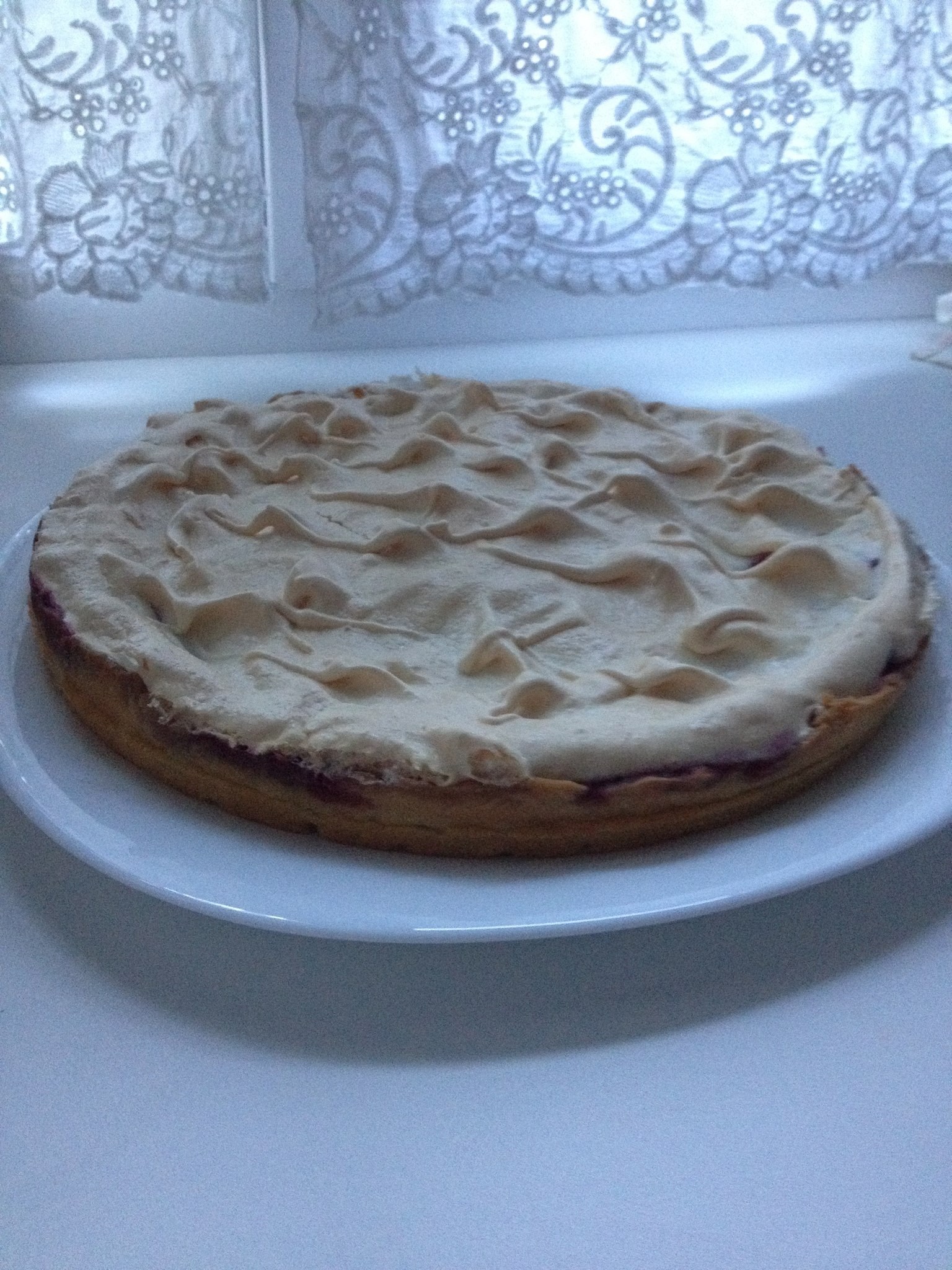 Клюквенный пирог с меренгами