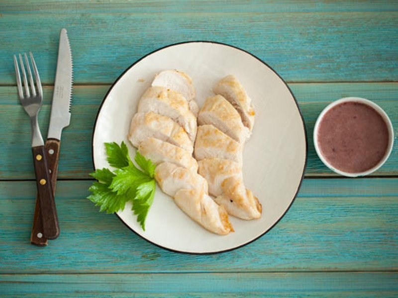 Куриные грудки с соусом из фасоли
