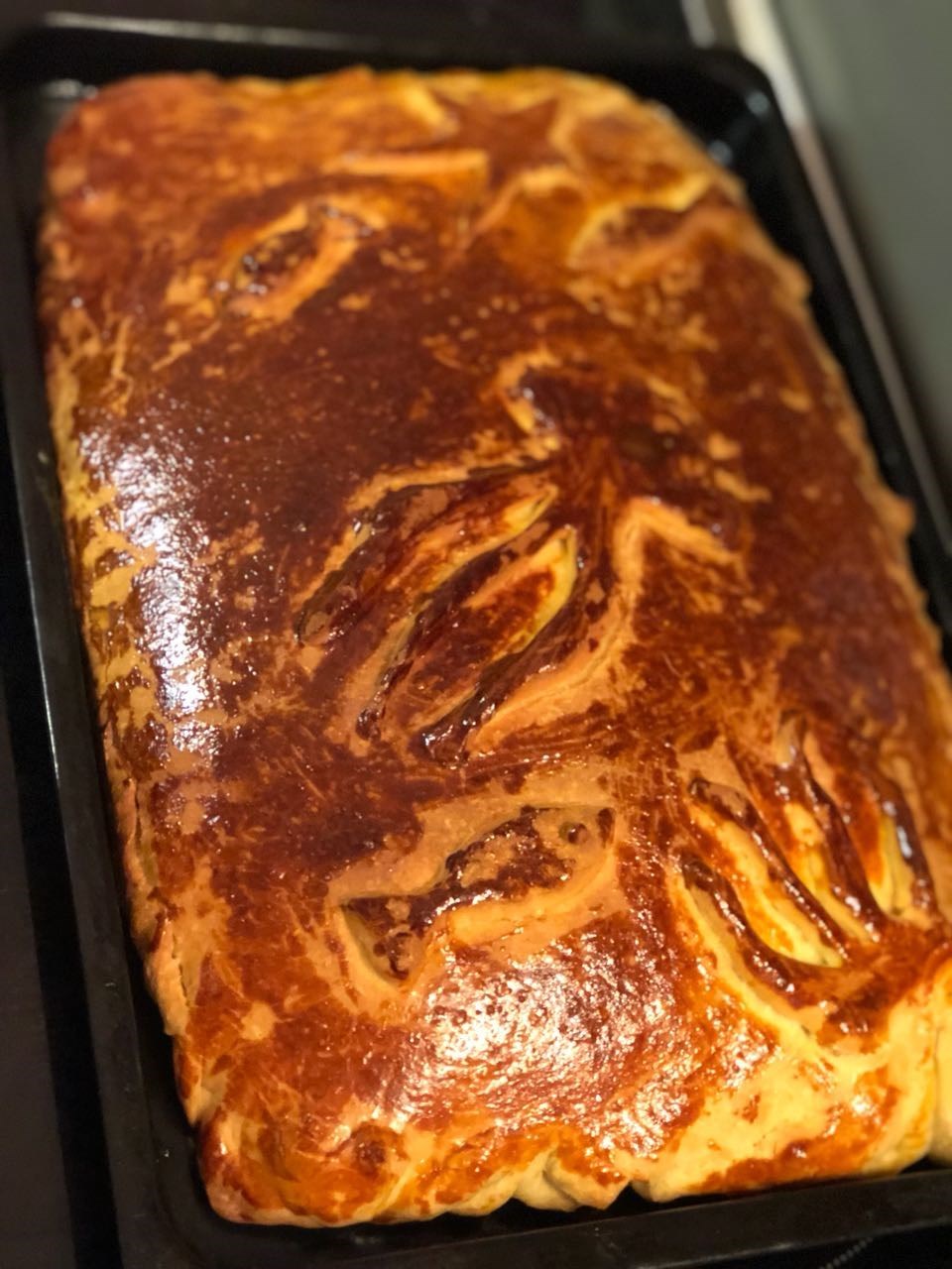 Закусочный пирог с красной рыбой