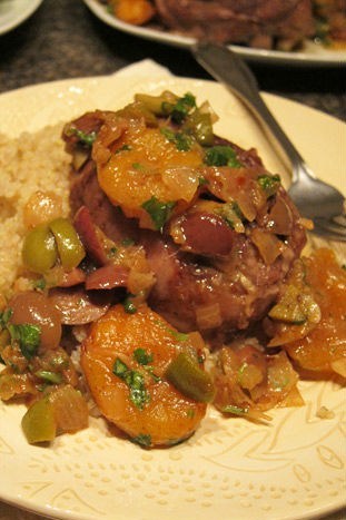 Курица по-мароккански с соусом из кураги и оливок