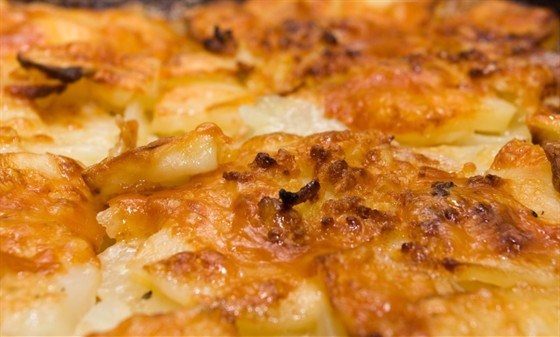 Мясо по-французски с картофелем и грибами