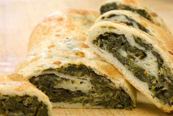 Рулет со шпинатом и козьим сыром