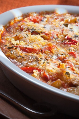 Картофельный гратен с перцами поблано и луком
