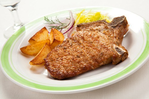 Говядина под корочкой из апельсиновой цедры и фенхеля
