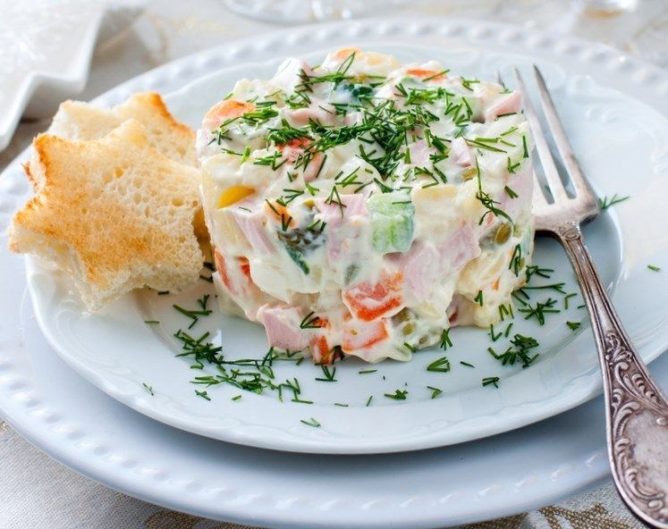 Салат с курицей и крабом
