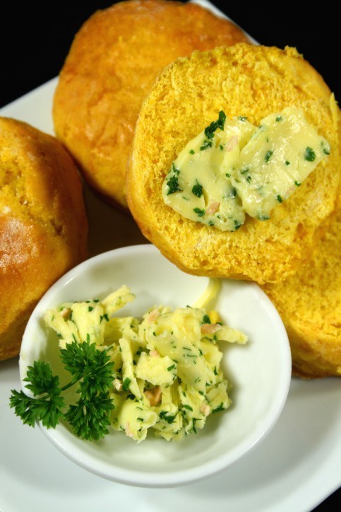 Масло с копченым лососем и укропом