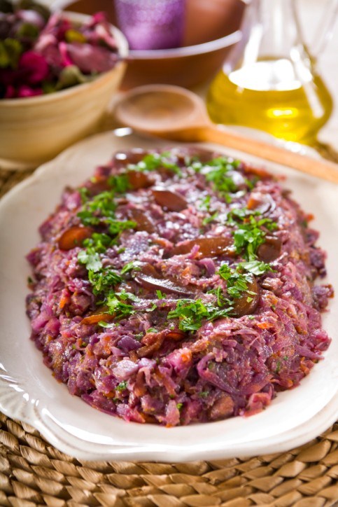 Тушеная кислая капуста