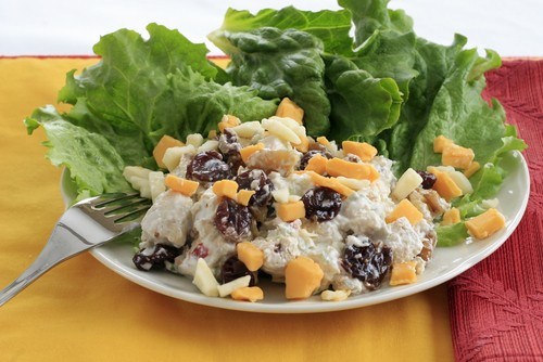 Салат из индейки с грушей и курагой