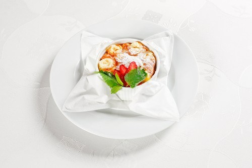 Банановый десерт с красной смородиной в микроволновке