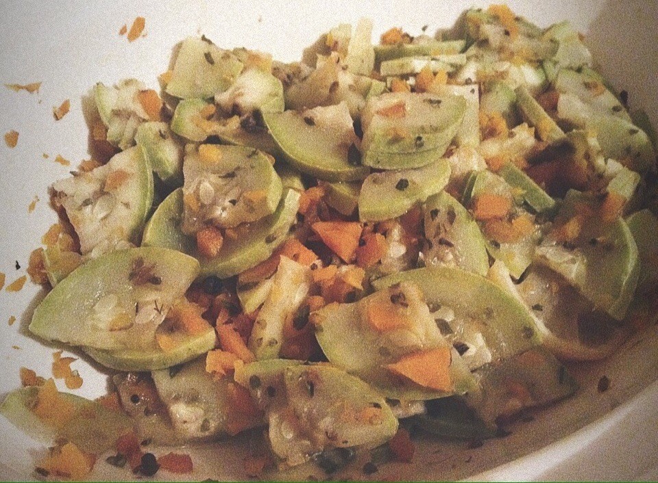 Кабачки, тушенные в пароварке