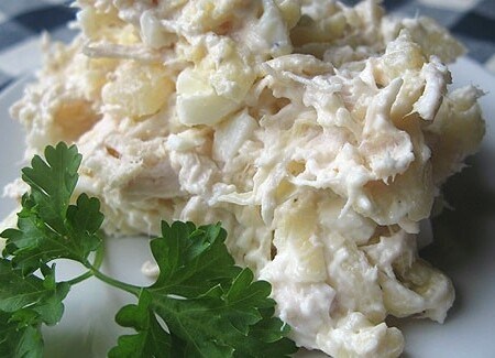 Салат из филе куриной грудки с ананасами