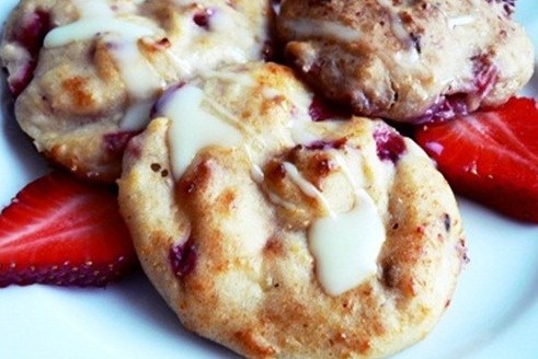 Сырники на сгущенке с клубникой и лавандой