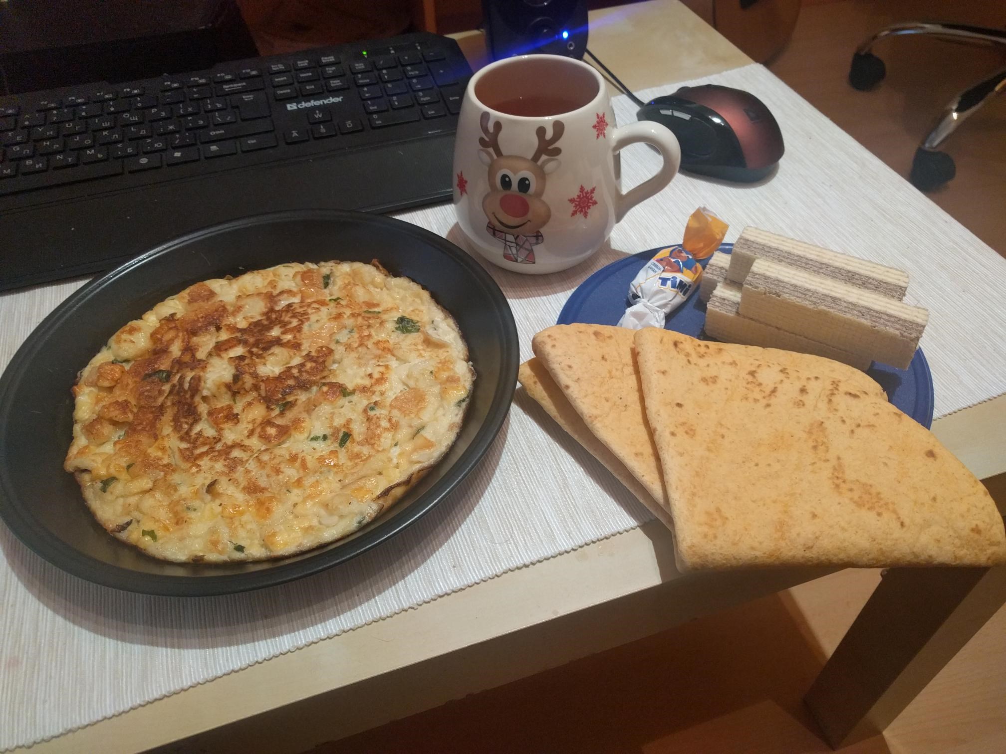 Омлет с сыром и белым хлебом