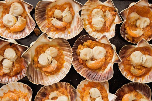 Закуска из гребешков в ракушках под сырной корочкой