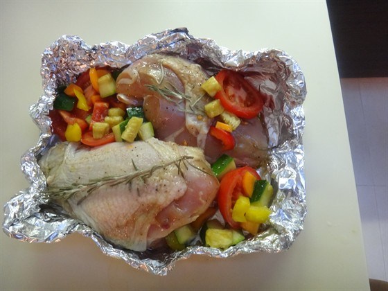 Куриная грудка в белом вине с овощами