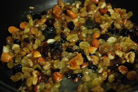 Сладкий плов с сухофруктами и орехами