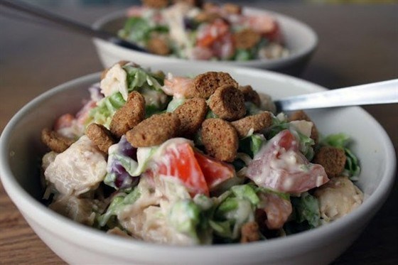 Весенний салат с куриной грудкой