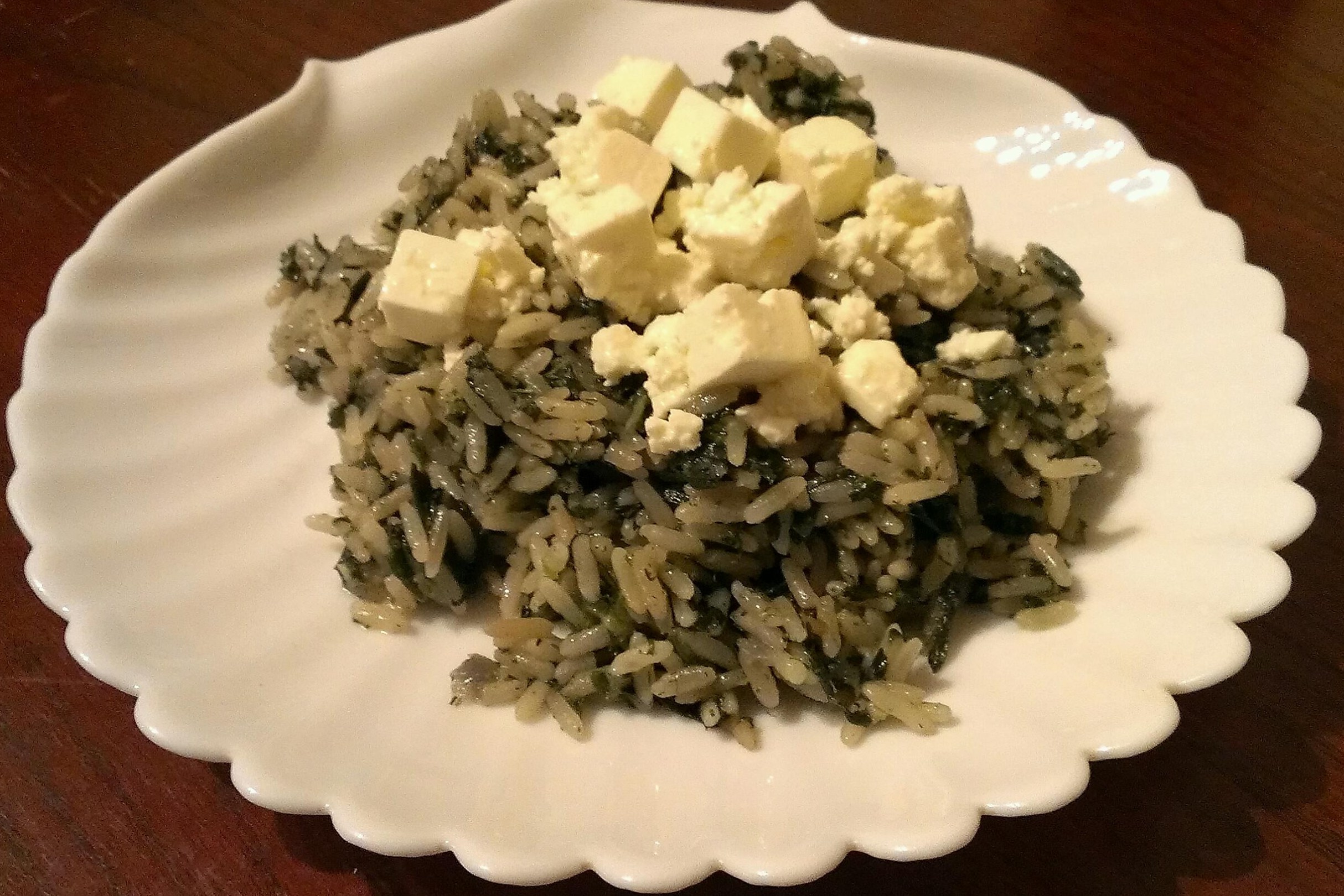 Греческая рисовая каша «Spanakorizo» со шпинатом и сыром фета