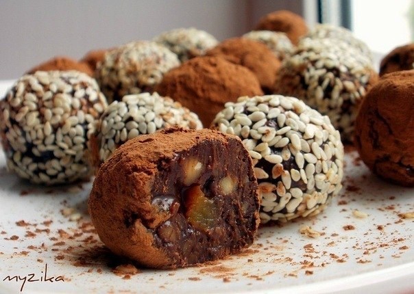 Шоколадные конфеты с курагой и орехами
