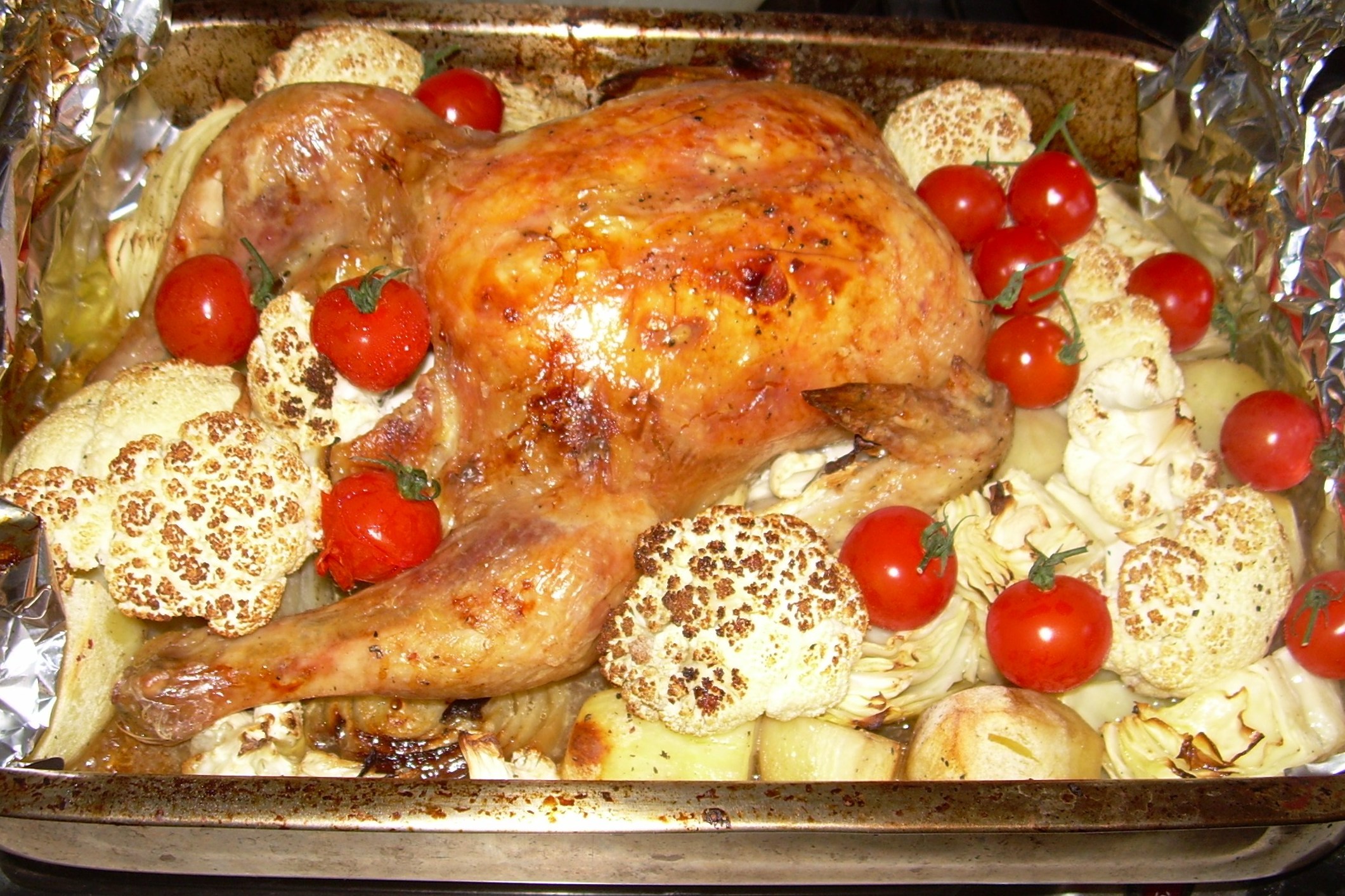 Курица, запеченная с овощами и сладким перцем