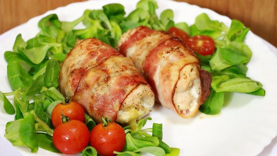 Рулеты из курицы в беконе с сыром