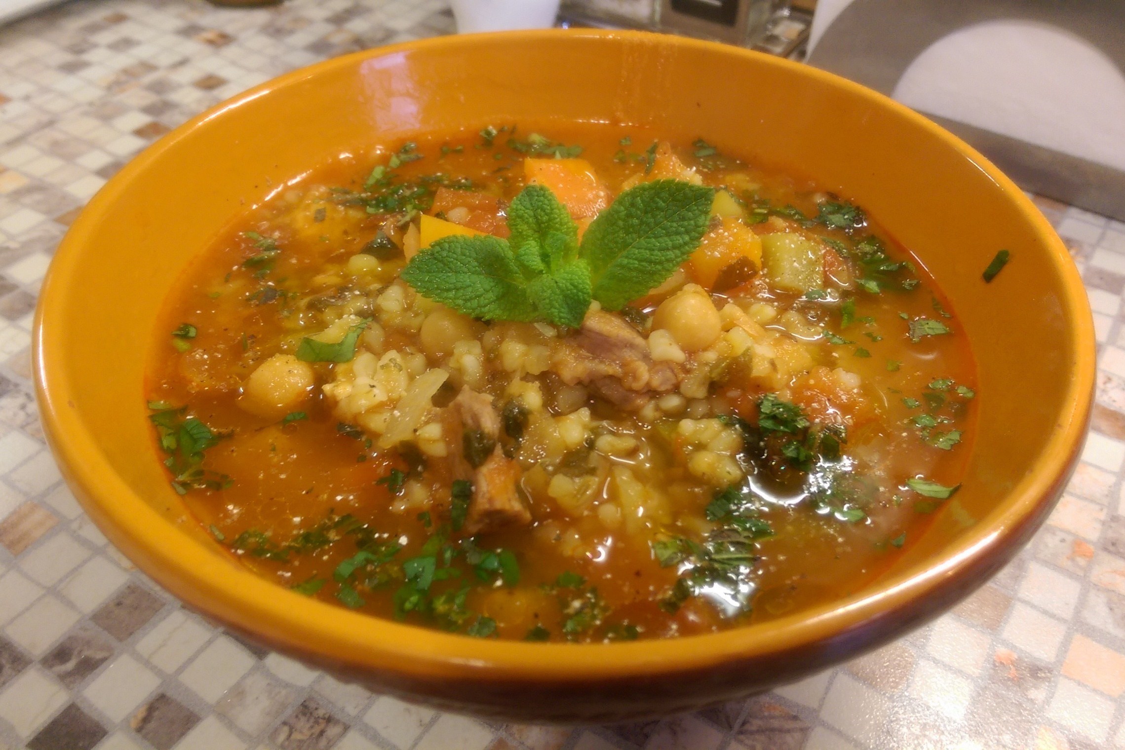 Шорба по-алжирски. Густая похлёбка с �араниной, курицей, нутом, овощами и специями