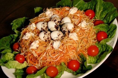Салат с курицей, картофелем и яйцами