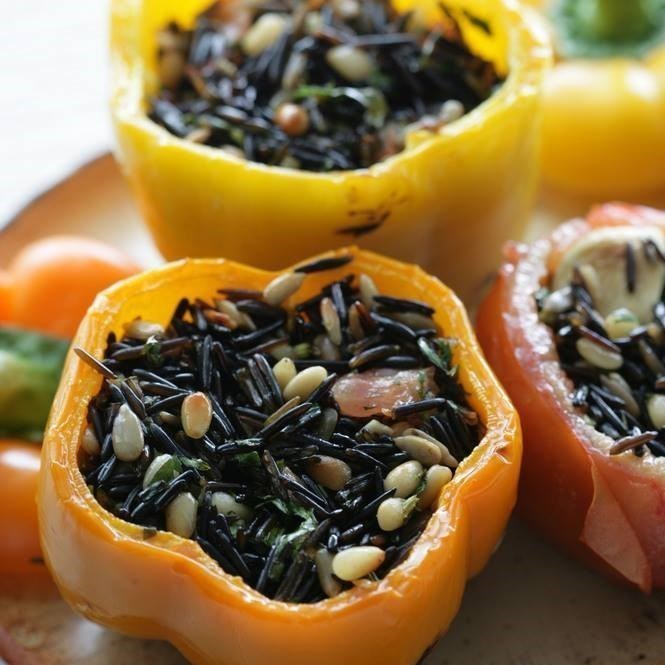 Овощи, фаршированные кедровыми орехами и диким рисом