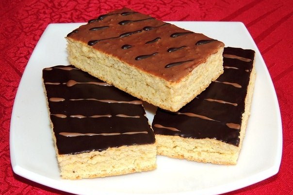 Шоколадные пирожные с джемом