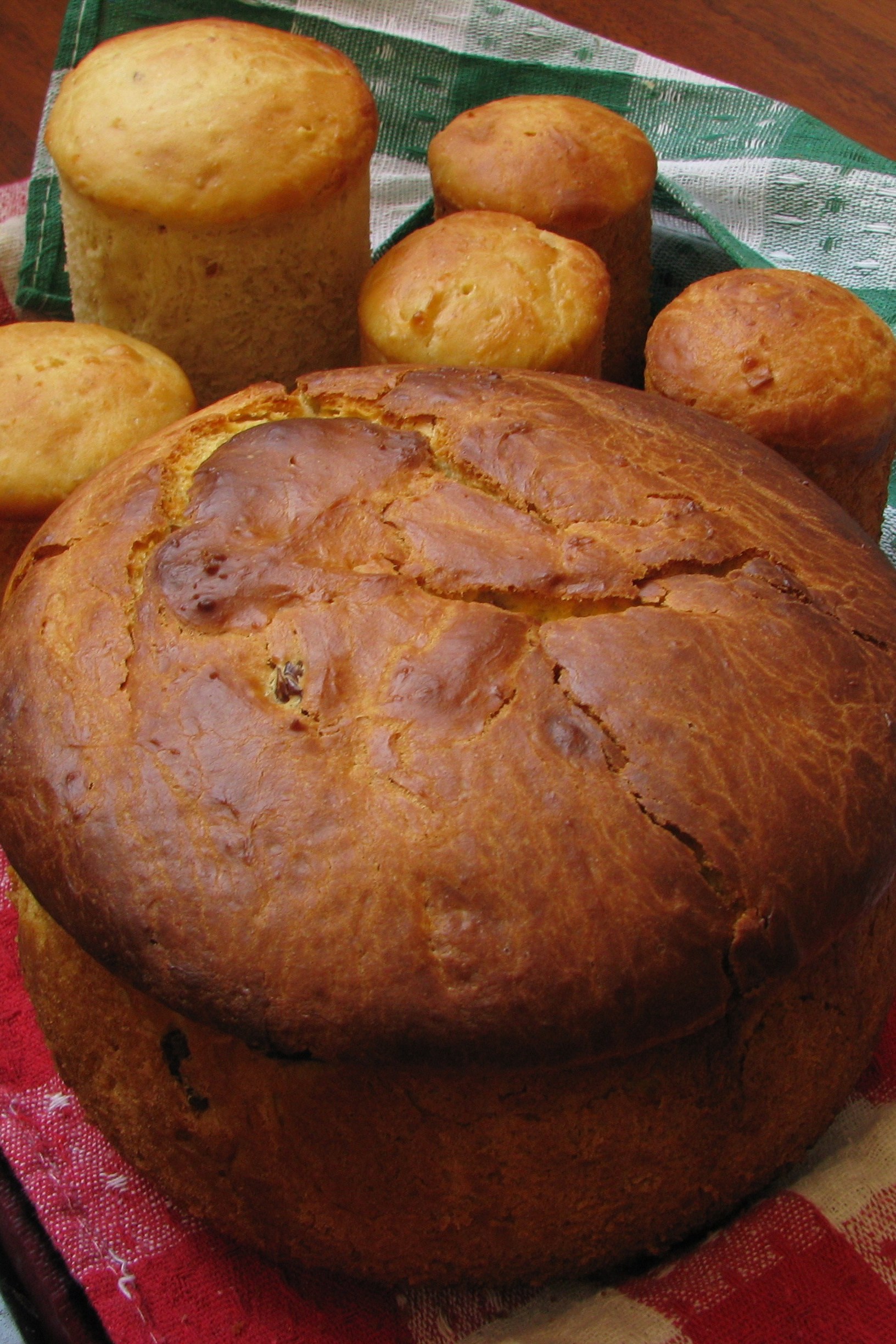 Пасхальный кулич на опаре с орехами